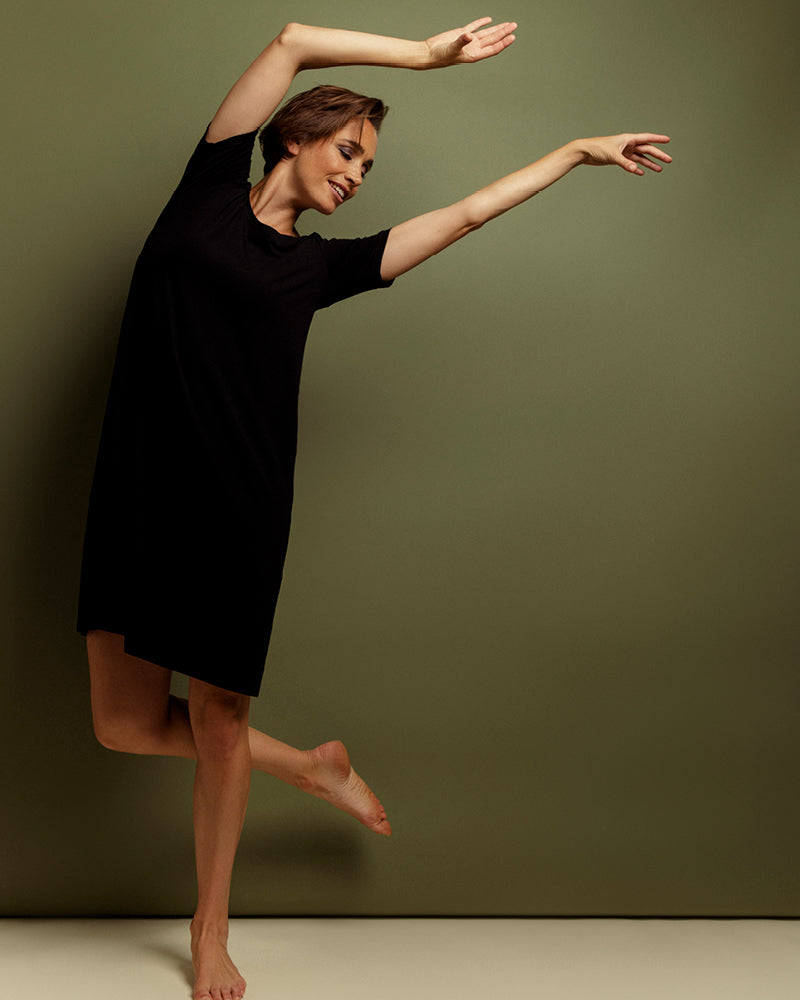 LILJANA Rundhals Kurzarm-Shirtkleid