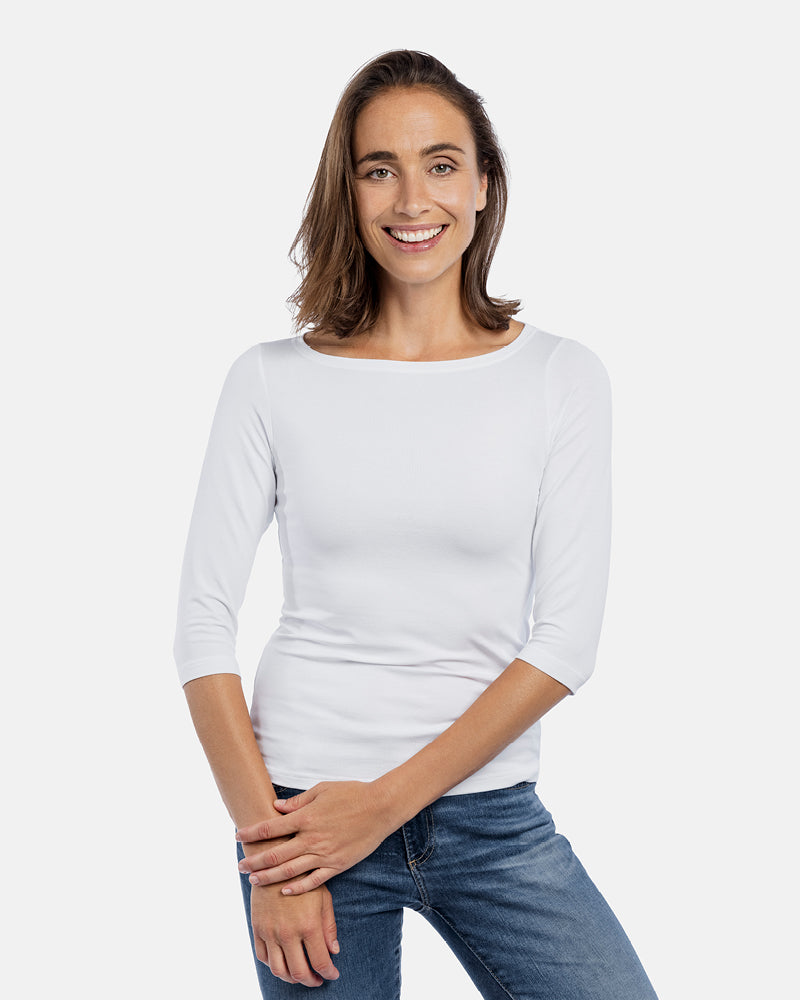 Vorderansicht Frau, Damen-Shirt Valerie, Farbe weiss, Bootsausschnitt, 3/4-Arm