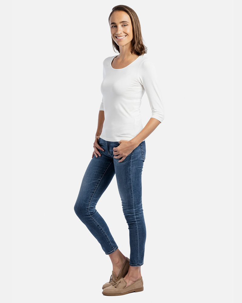 Frau Vorderansicht, Damen-Shirt Angela, 3/4-Arm, Rundhalsausschnitt, Farbe White