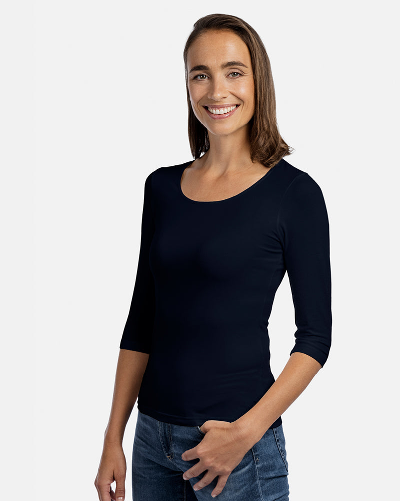 Frau Vorderansicht, Damen-Shirt Angela, 3/4-Arm, Rundhalsausschnitt, Farbe Marine