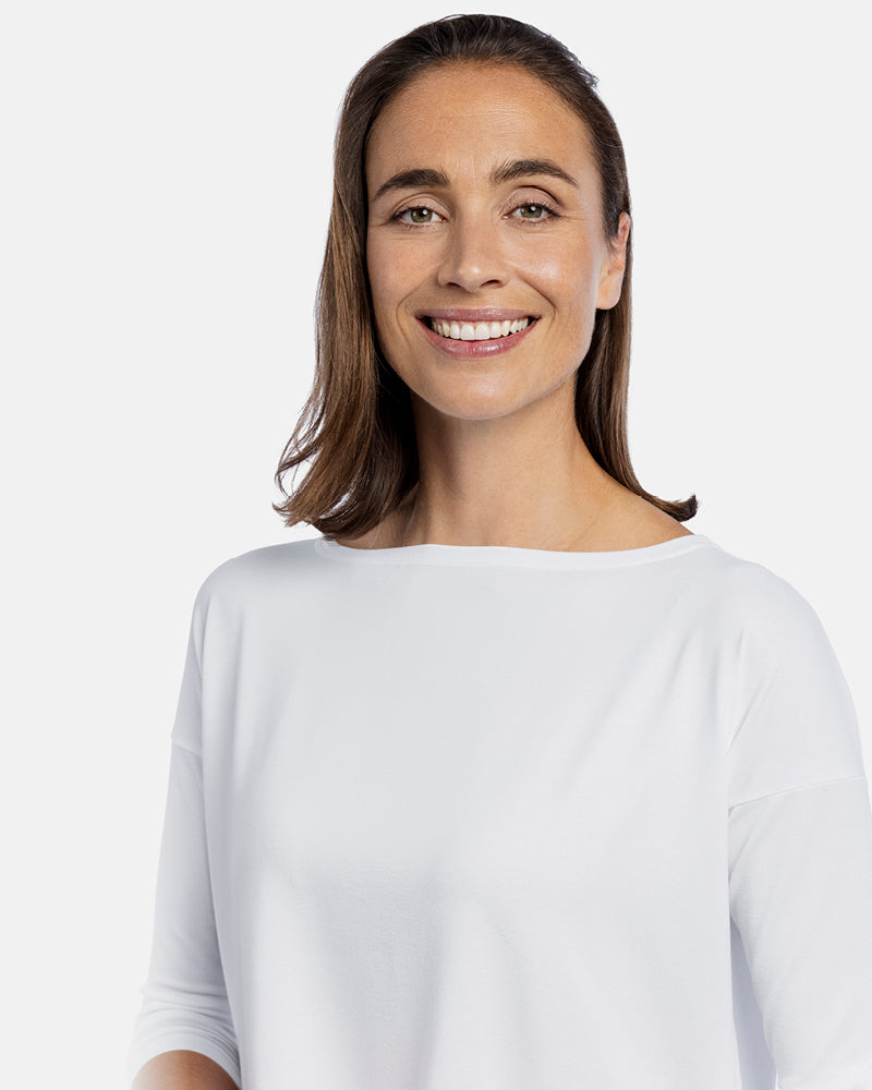 Frau, Ausschnitt-Ansicht, weißes Damen Boxy Shirt, 3/4-Arm Marika