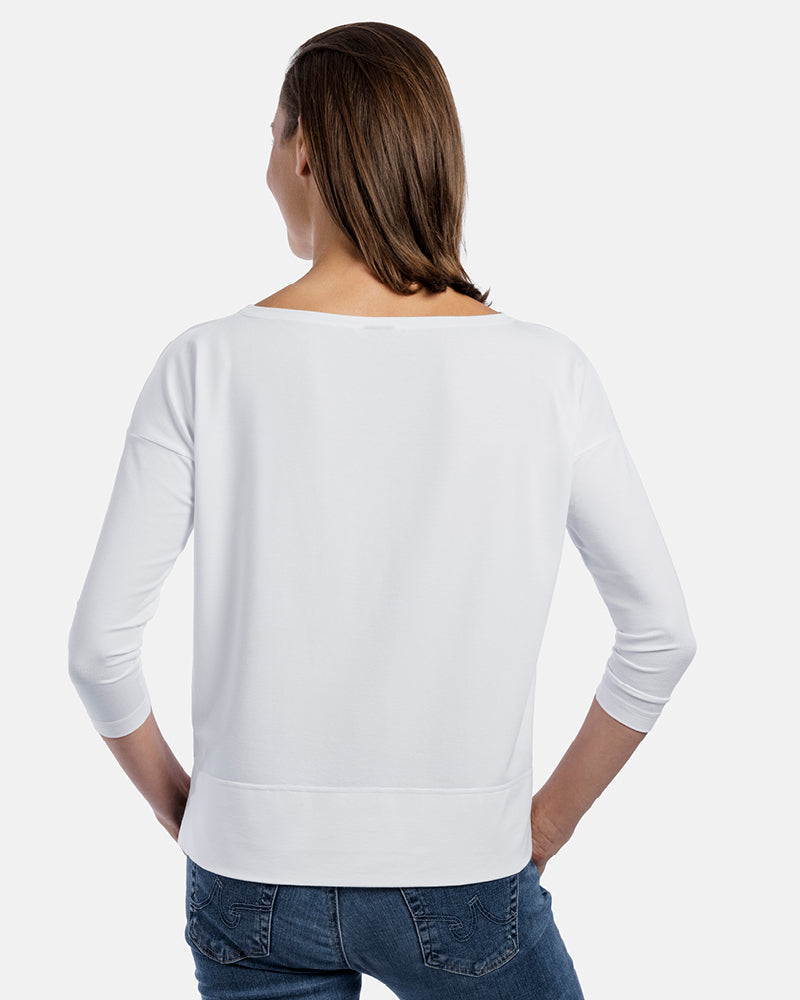 Frau, Rückenansicht, weißes Damen Boxy Shirt, 3/4-Arm Marika