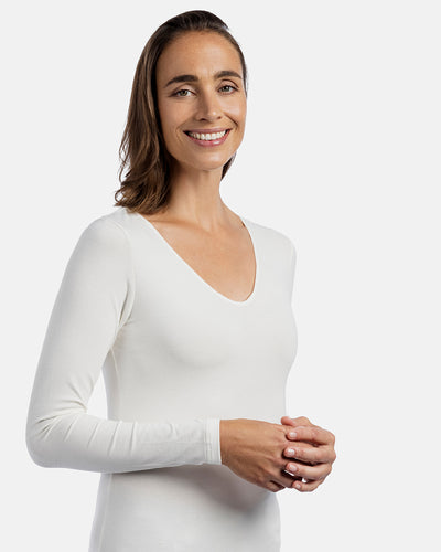 Frau Vorderansicht, Damen-Langarm-Shirt LEA, V-Ausschnitt, Farbe White